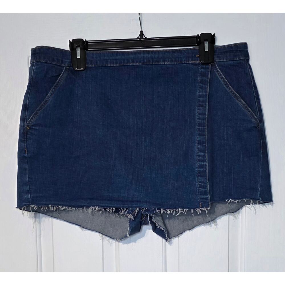 Torrid frayed Womens Denim Skort Plus sized 20‎ Frayed Hem